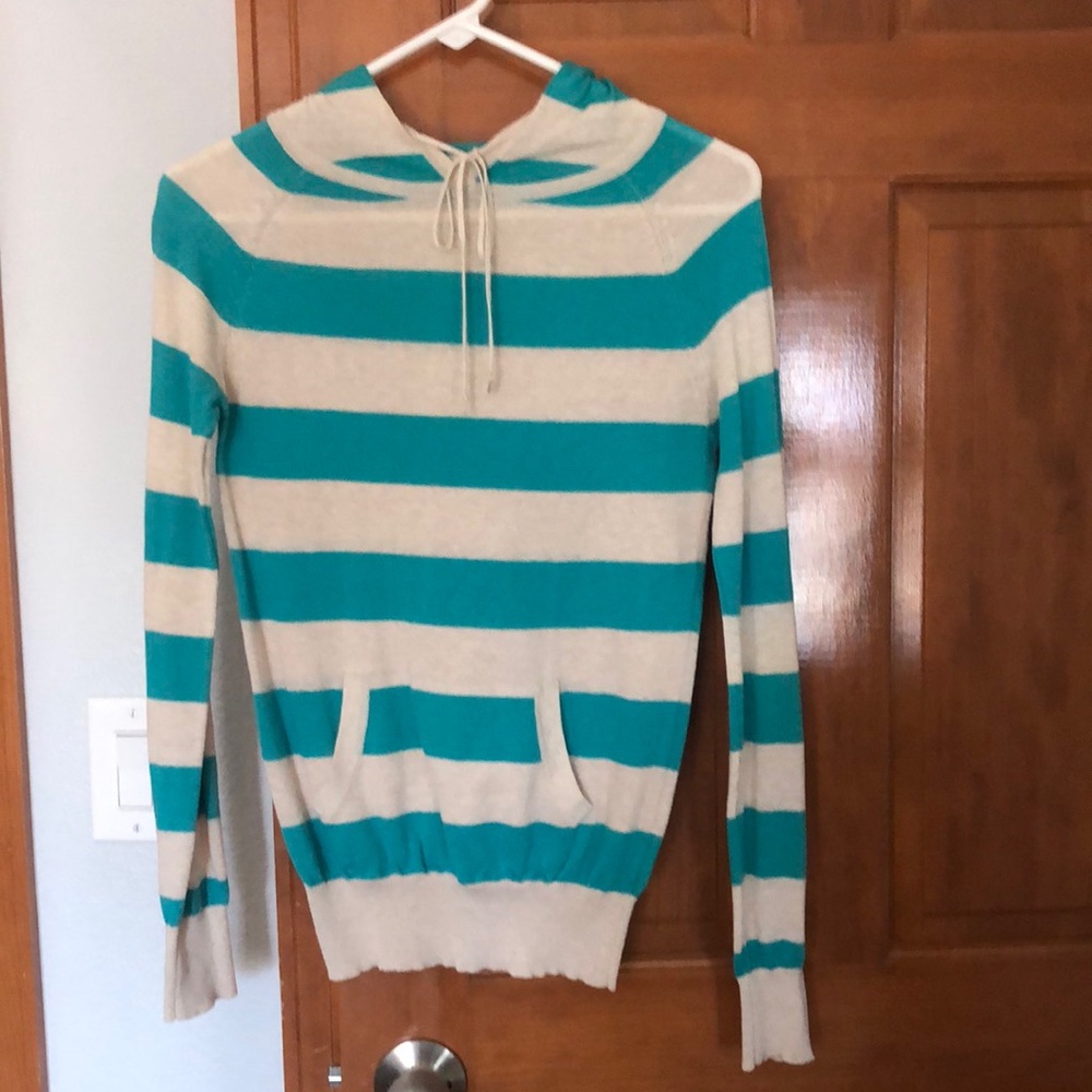 Thin sweater